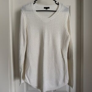Elegant White Knit Crew Neck Sweater